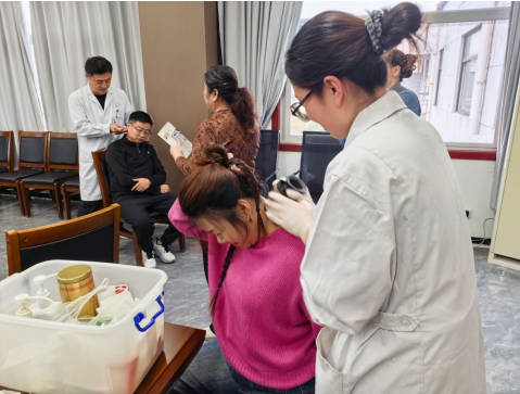 健康服务进企业 关爱职工暖人心 ——山东华瓴控股集团开展职工健康知识培训暨义诊活动
